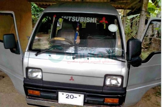 Mitsubishi Mini Van 1990